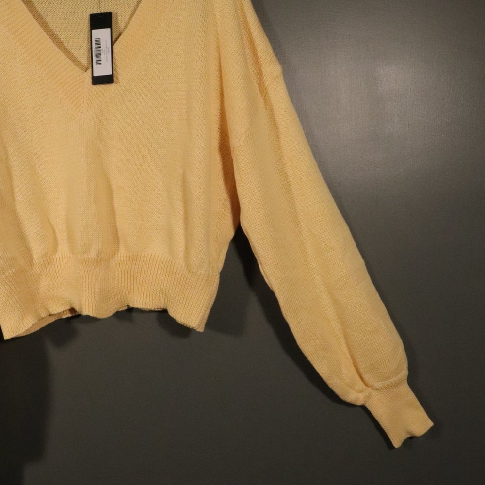 NWT Just a Moment Light Yellow V-Neck Cropped Sweater - Picture 10 of 15